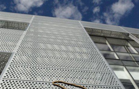 Facadebeklædning i perforerede metal, Facade, perforerede plader, Facadebeklædning i metal, stål facader, facadebeklædning, facader, metal, metal facade,