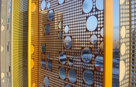 Facadebeklædning i perforerede metal Facade, perforerede plader, Facadebeklædning i metal, stål facader, facadebeklædning, facader, metal, metal facade,