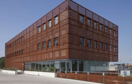 Facadebeklædning Facade, Strækmetal, Facadebeklædning i metal, stål facader, beklædning, facader, metal, metal facade, solafskærmning, solafskæring i stål, stål solafskærmning,