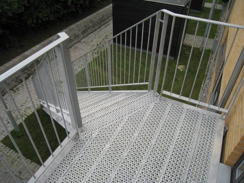 Planker Svejsetrin, sikkerhedstrin, ståltrin, trappetrin, elefant trin, planke trin, planker, gang planker, stål planker, sikkerheds trin, jerntrin, trappetrin, elefant trin, spindeltrin, stigetrin, hulpladetrin, stål trappetrin