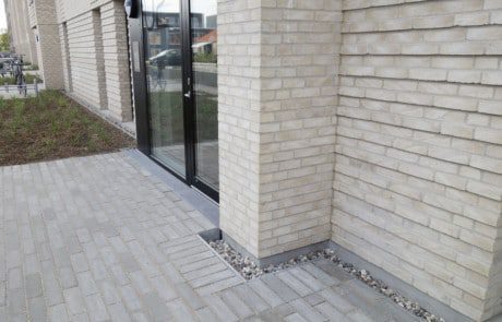 STONE sokkelrende, drænrende, sokkelaffugter, Irmabyen, voldgravs løsning, fugtfri sokkel, sokkelaffugter uden rist